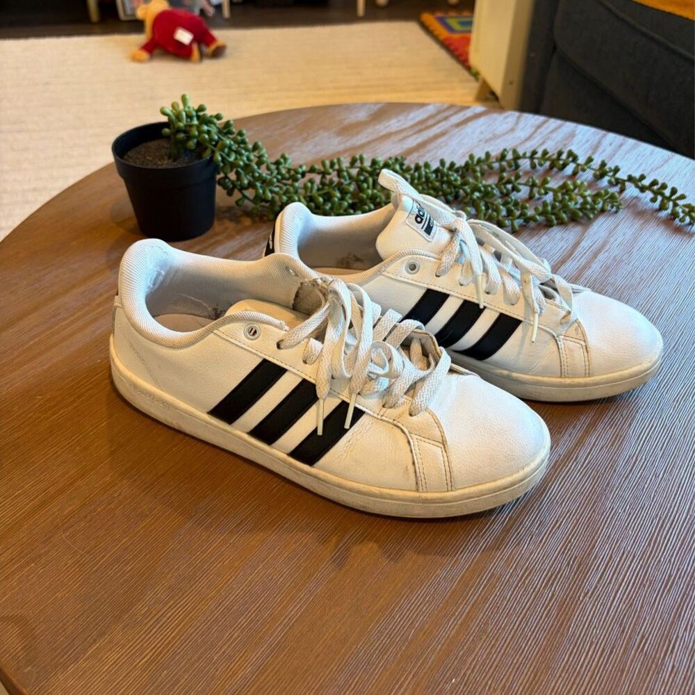 White adidas chunky classic black stripes sneakers men’s US size 8 Gorpcore